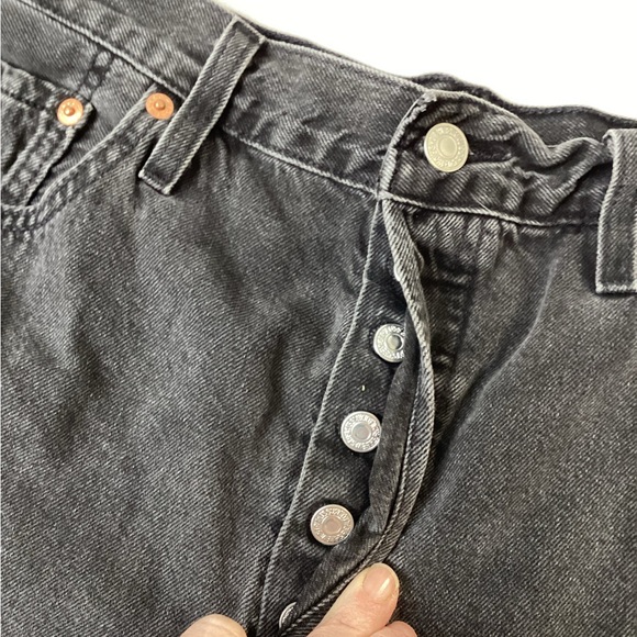 Levi's 501 High Rise Size 33 Button Fly Black Denim Shorts Distressed Cut Off - Picture 3 of 7